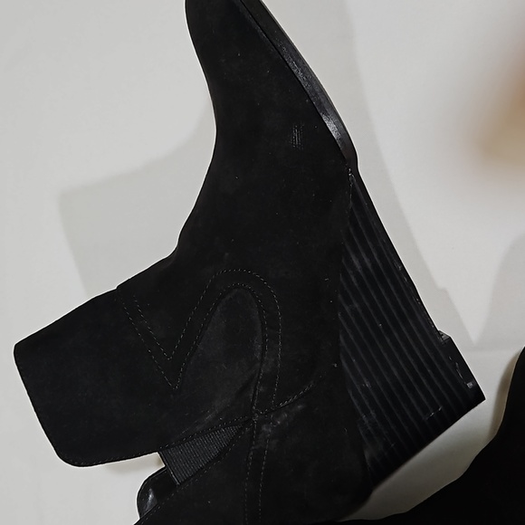 Size 8, Roebuck & Co. Black Wedge Booties - Picture 12 of 15